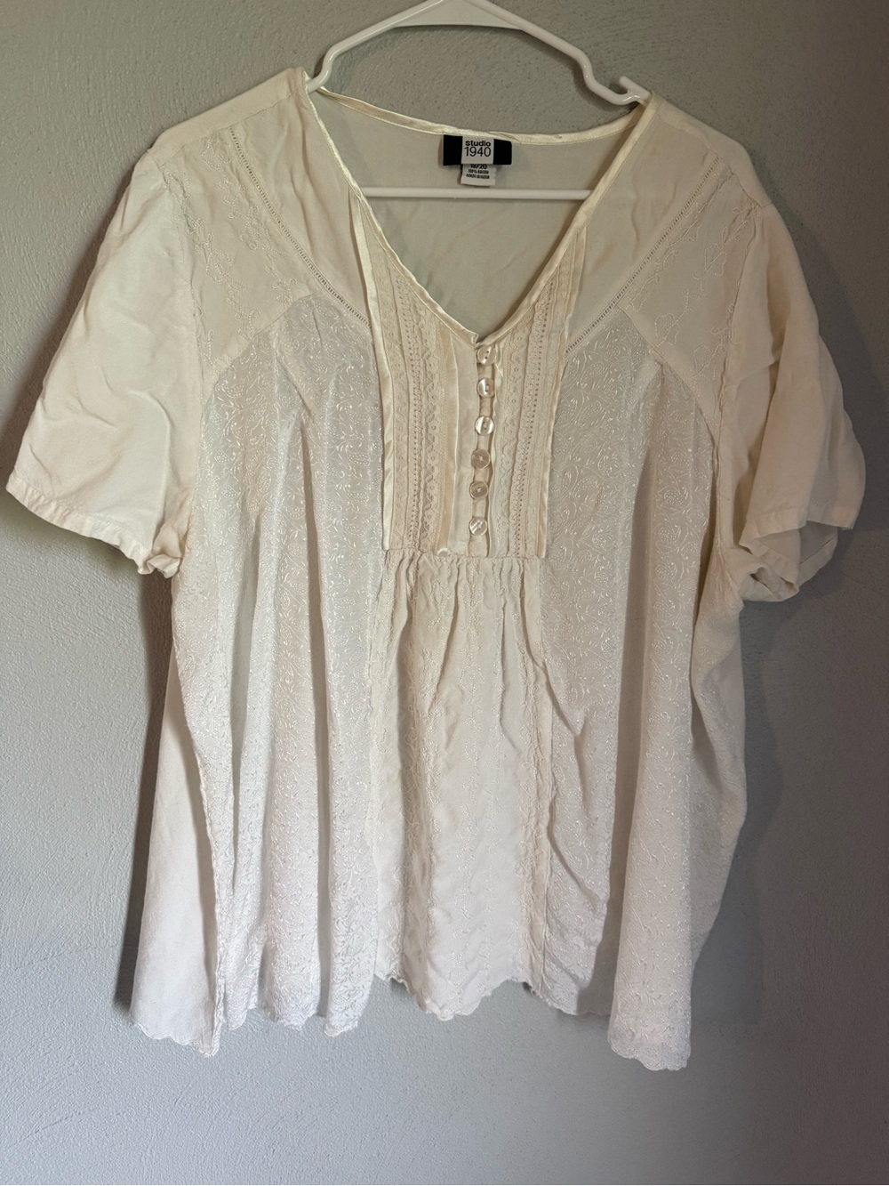 Studio 1940 Cream V-Neck Button Front Embroidered Peplum Top